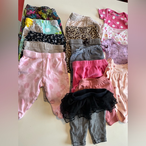 Newborn girls clothing - Picture 3 of 3